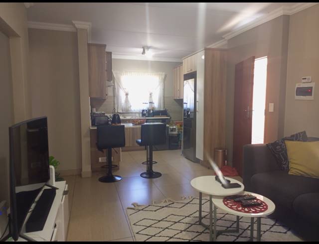 2 BEDROOM TOWNHOUSE FOR SALE IN ANDEON